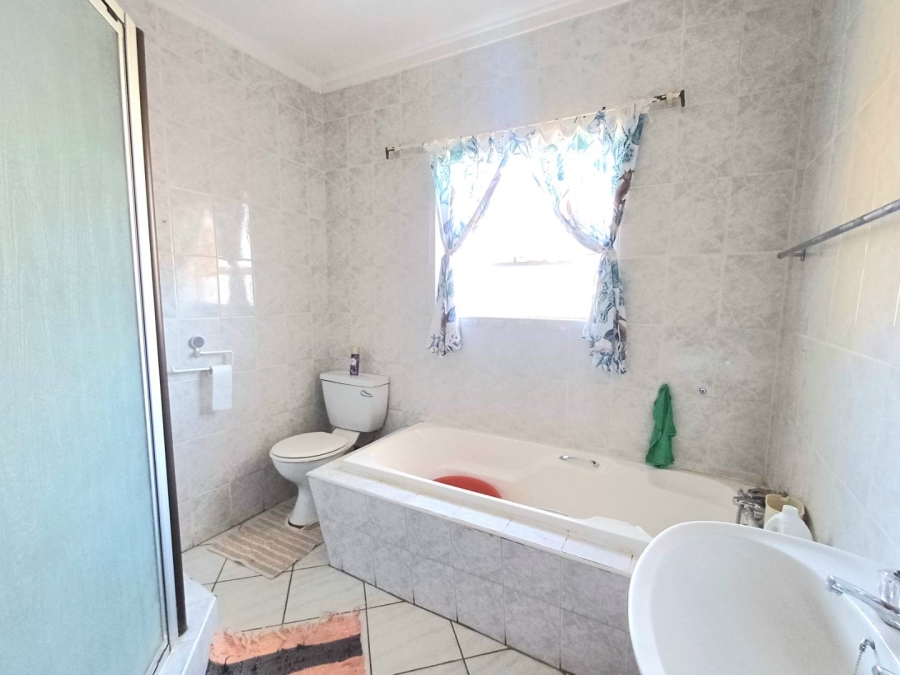 3 Bedroom Property for Sale in Uitsig Free State